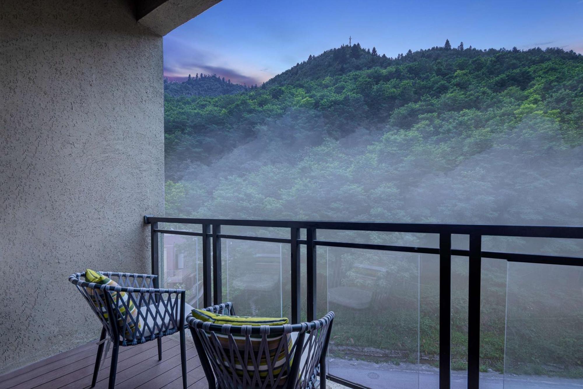 Hilton Garden Inn Jiuzhaigou Exterior photo